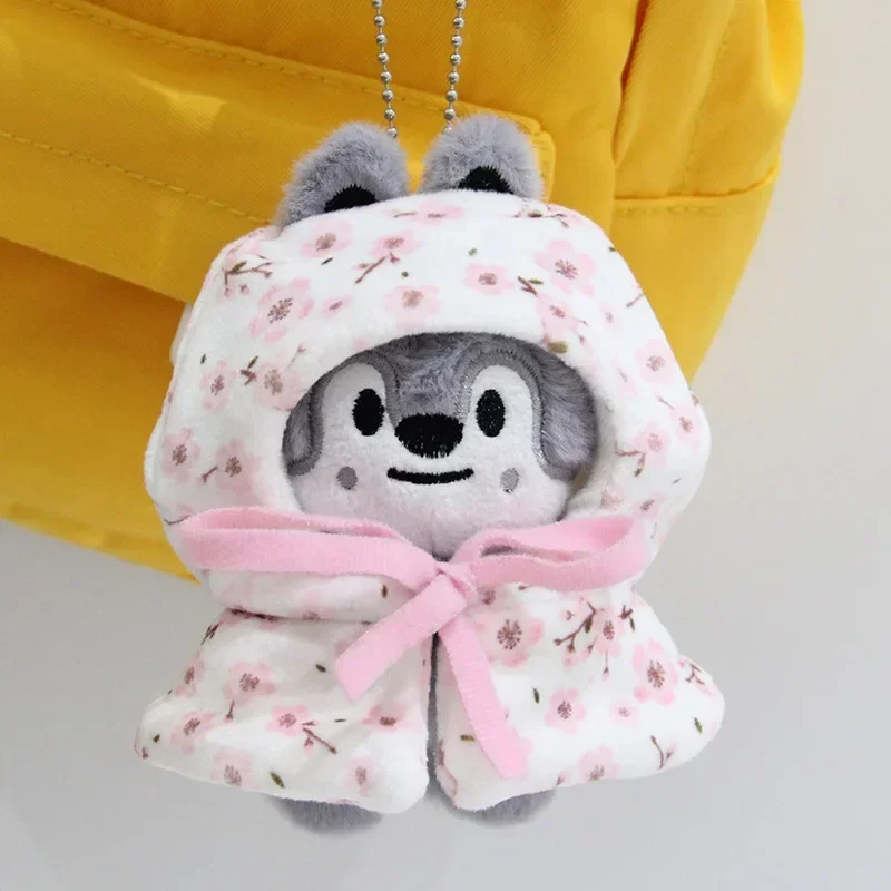 Neues Skzoo Niedliches Spielzeugset im Sakura-Thema mit Umhang, Schal, Verkleidungsfigur, Tasche, Schlüsselanhänger, Dekorativer Kawaii Plüschpuppen-Zubehör-Geschenk – Detail 24