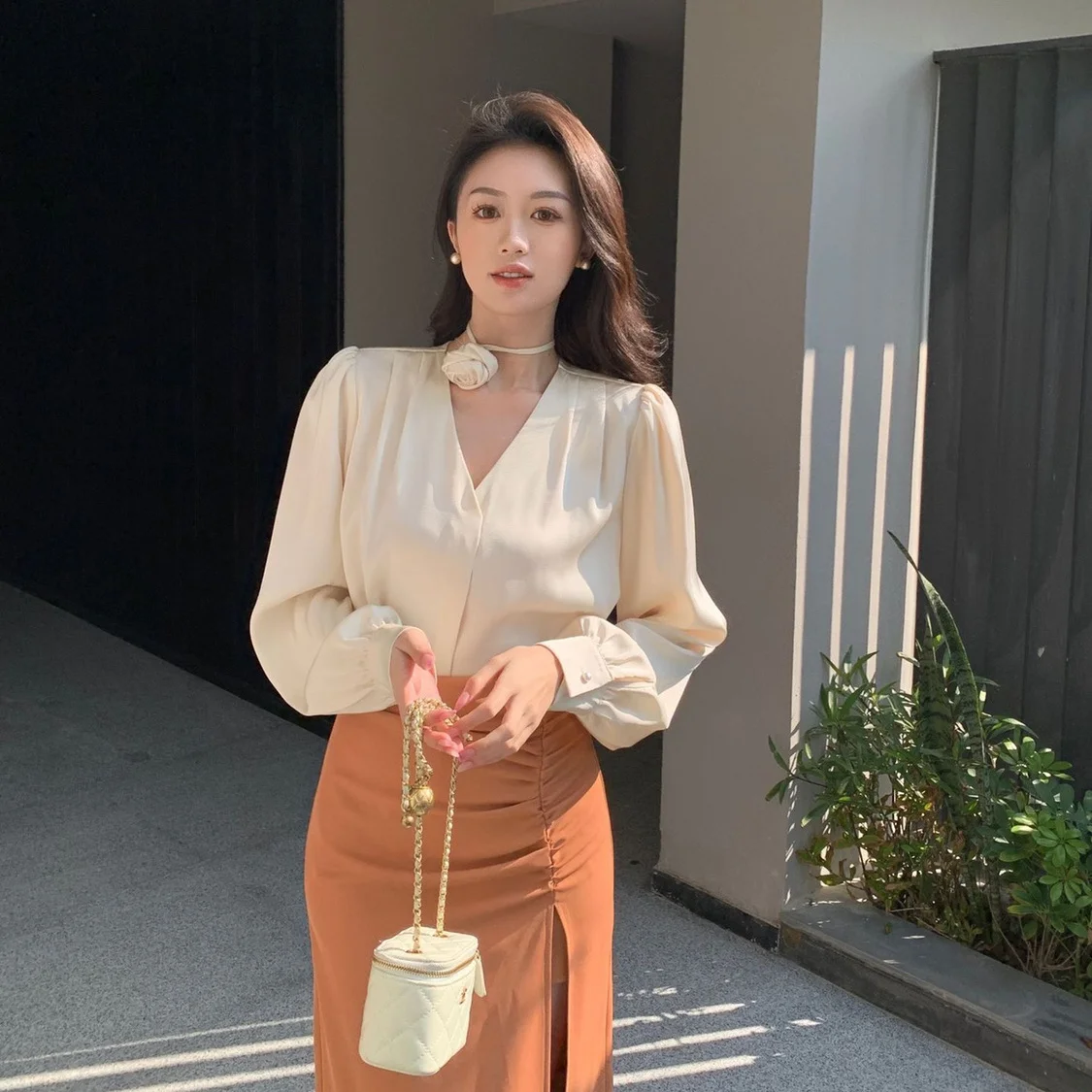 Spring Autumn New Temperament V-neck Shirts Ladies Fashion Solid Color Solid Color Blouse Women Clothing Refreshing Thin Top Tee