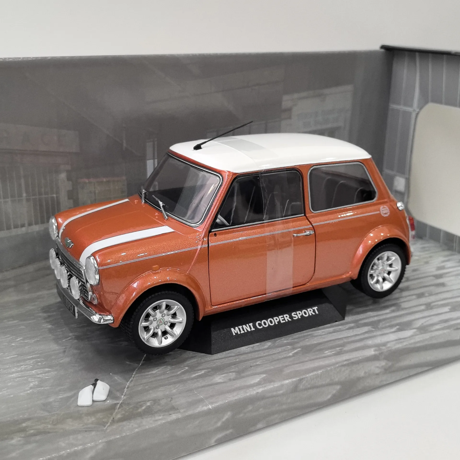 

Литой под давлением SOLIDO масштаб 1/18 MINI COOPER SPORT 1998, мини-автомобиль, модель автомобиля из сплава, Коллекционная игрушка, подарок, сувенир, украшение для дисплея
