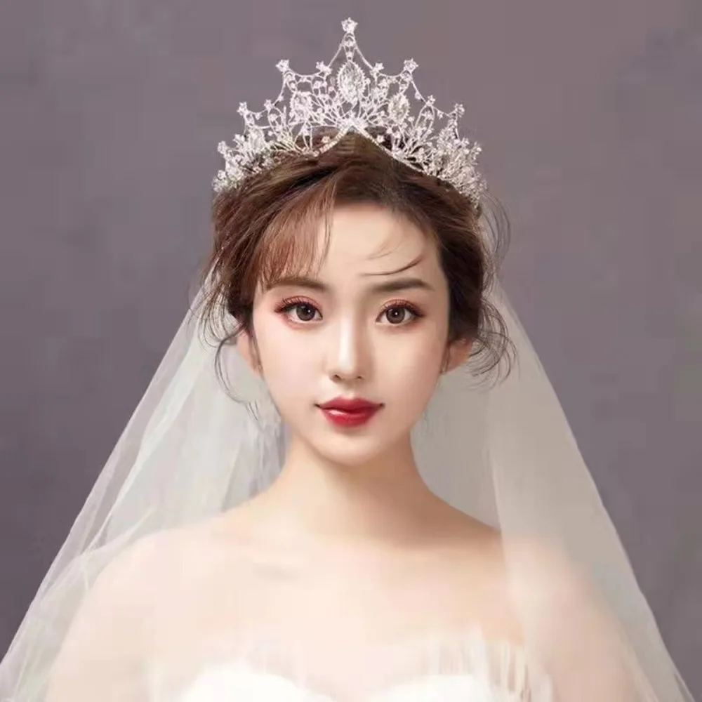 

Temperament Luxury Design Princess Crowns Elegant Sparkling Bridal Tiaras Exquisite Alloy Bride Wedding Tiaras Pageant Events