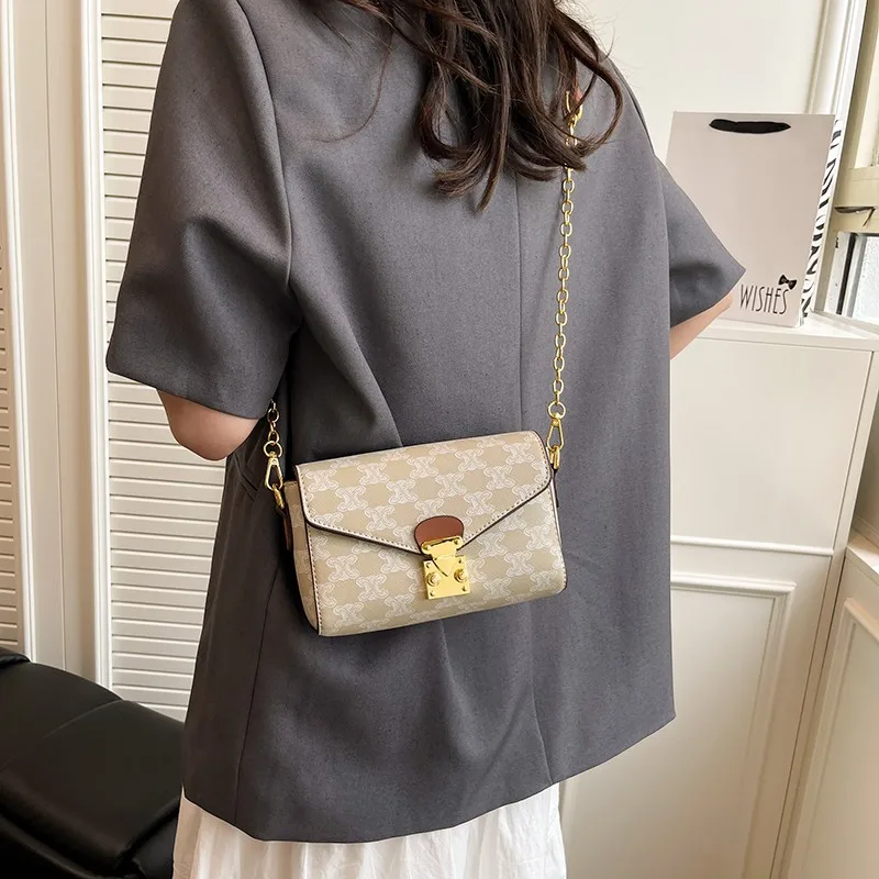 

Famous women's chain crossbody bag, fashionable design wallet, elegant women's shoulder bag, outdoor leisure handbag