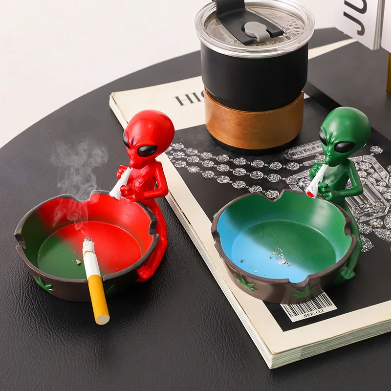 Alien Ashtray Decorative Ornament Novelty Desktop Ashtray Unique Alien Figurine Home Office Table Decor Gift Collectible
