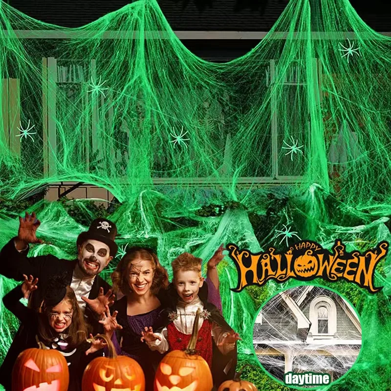 أنسجة العنكبوت البيضاء المتوهجة المطاطية مع العناكب البلاستيكية السوداء للهالوين في الأماكن المغلقة والخارجية وحفلات الزينة المسكونة