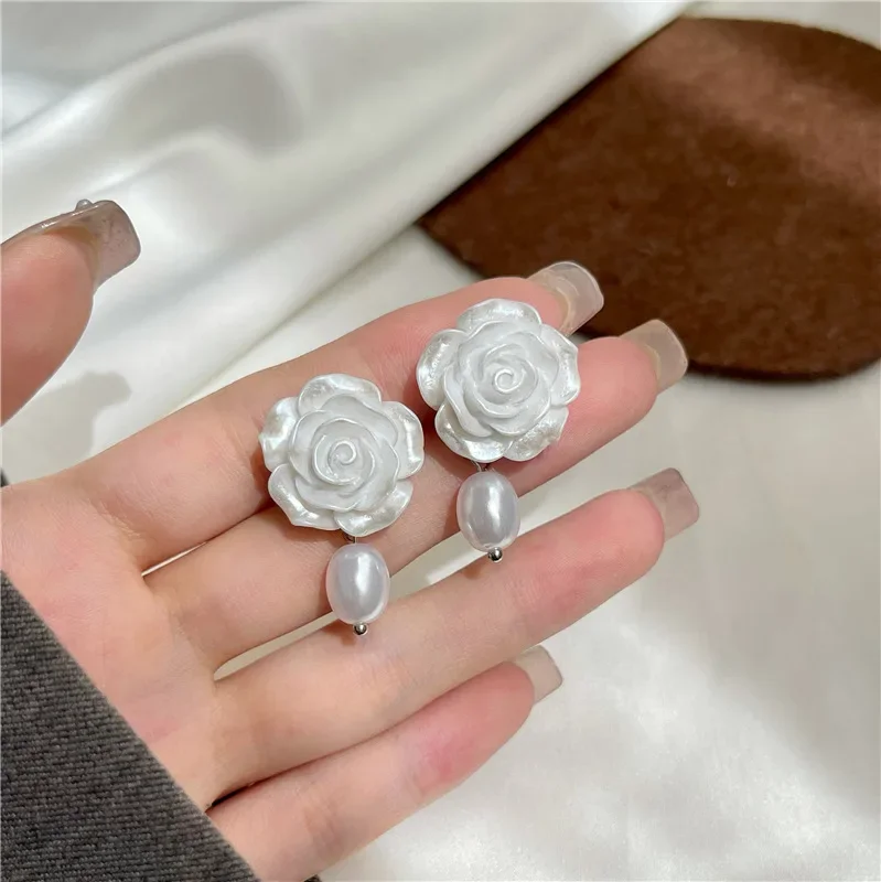 Summer Fairy Petals No Pierced Ear Clip Earrings Female Korean Style Temperament Retro White Flower Rose Clip on Earrings