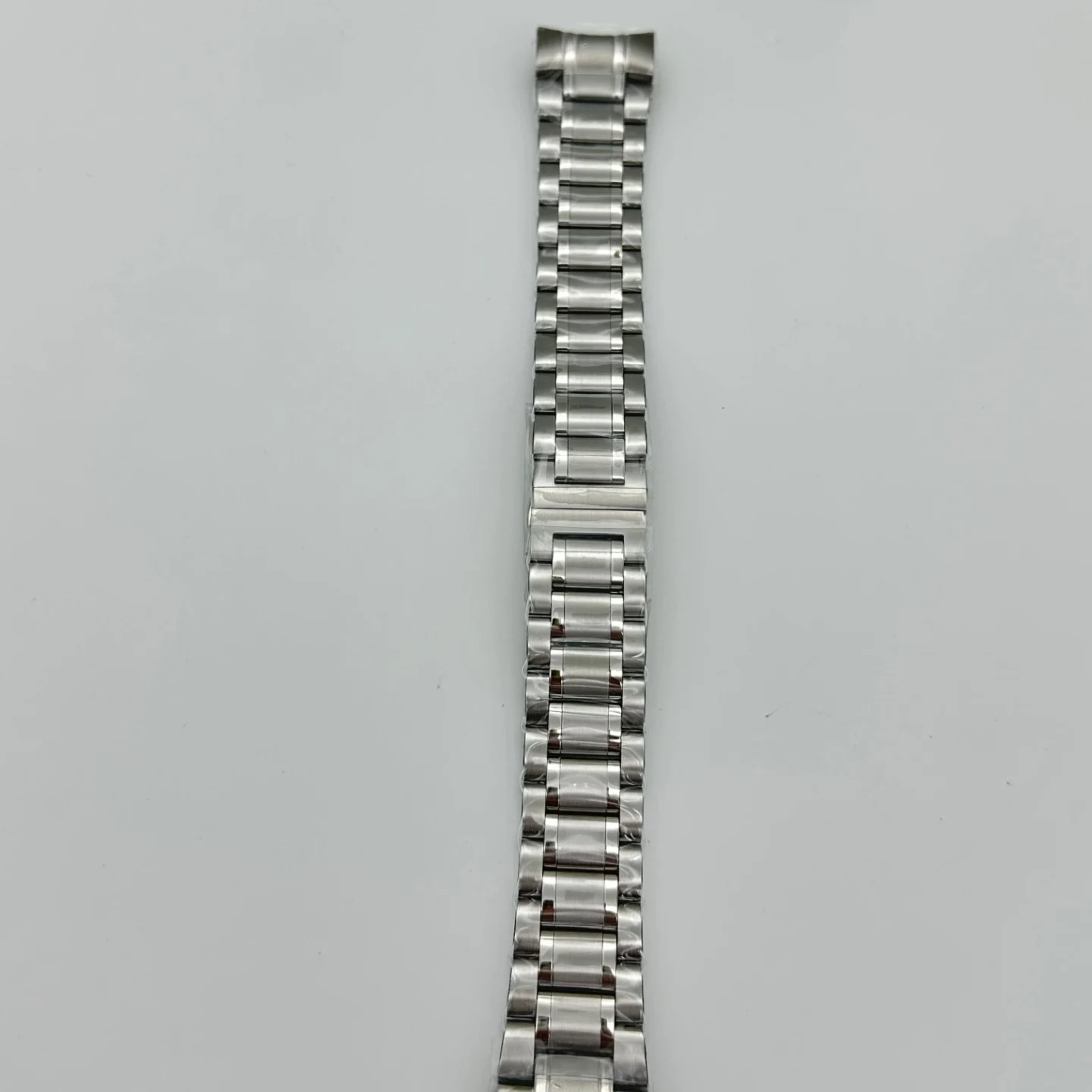

Our store's 44mm case is suitable for solid fine steel straps and DIY.