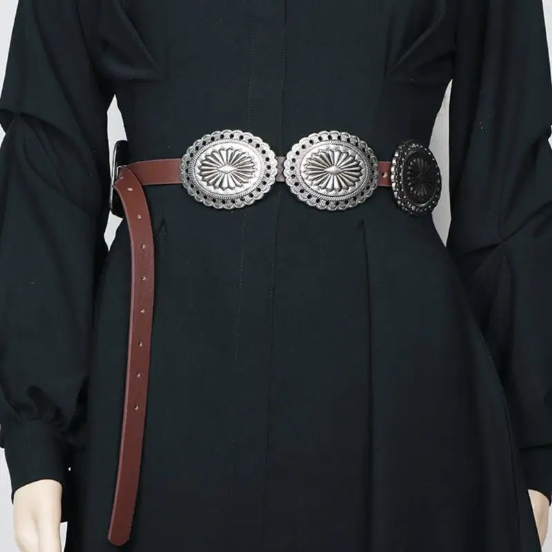 39BD PU-Taillengürtel Ethno-Stil mit geschnitzter Blumenschnalle für Herren-Damenkostüme – Detail 3