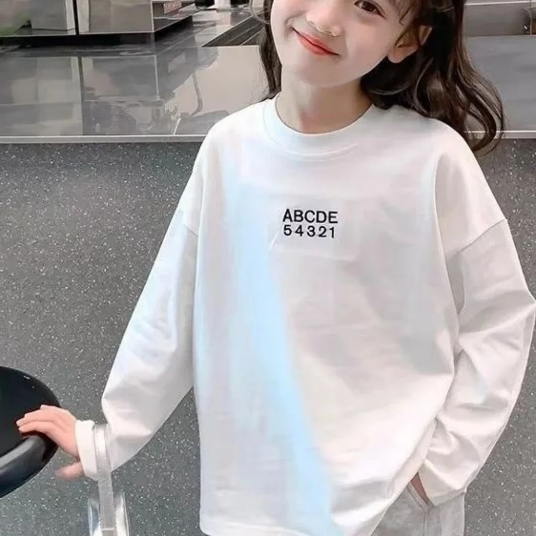 Langarm-T-Shirt für Mädchen, Neuankömmling, modisches, vielseitiges Herbstoberteil für Kinder