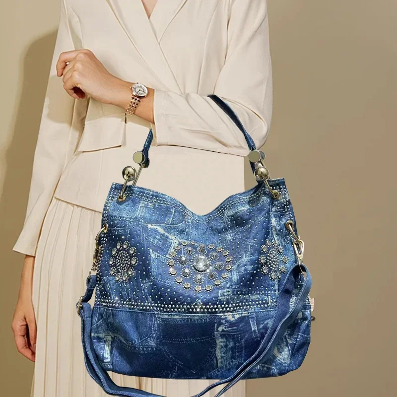 

Ladies' fashionable diamond inlaid shoulder bag with large capacity gradient diamond decoration water bucket crossbody handbag