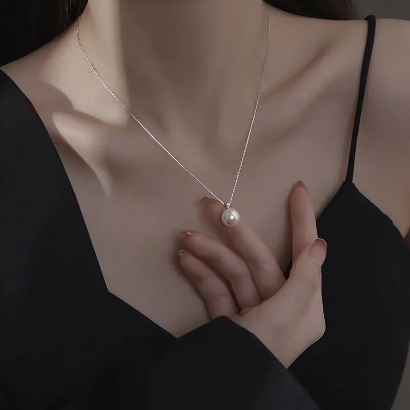 2024 Fresh Geometric Round Pendant Necklace for Women  Silver-Plated Copper Box Chain  Minimalist Clavicle Jewelry  Light Lux