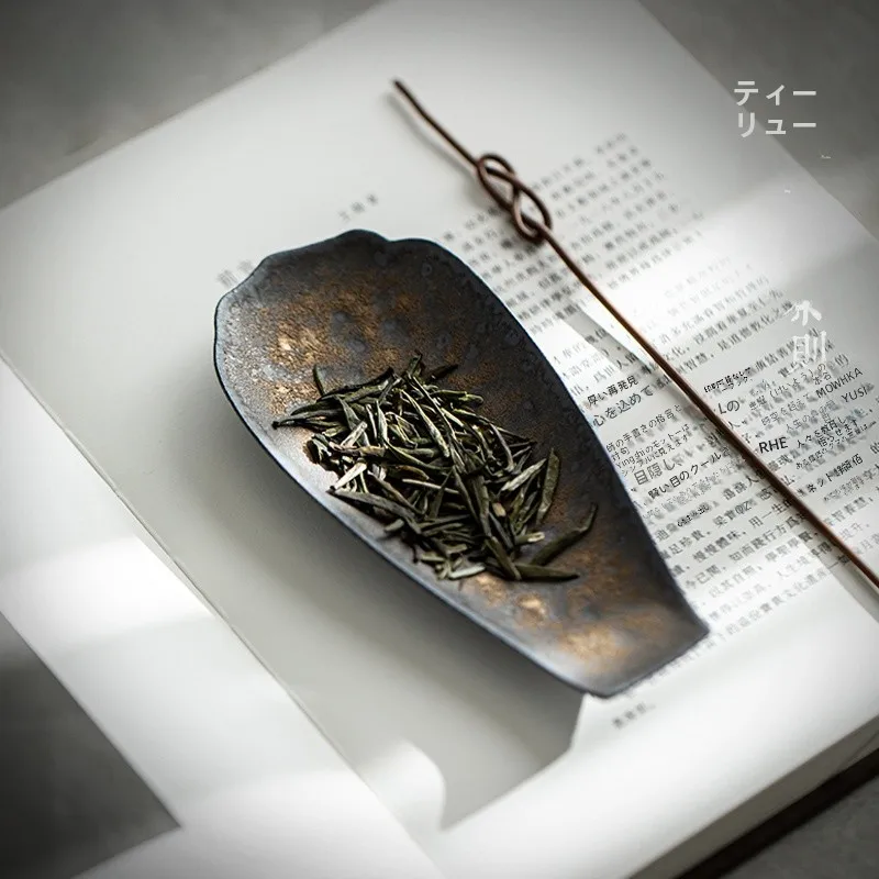 Juego de Té de Seis Piezas con Cuchara Dorada Esmaltada en Gris, Accesorios para la Ceremonia del Té, Herramientas para Té Gongfu, Cuchara para Té con Diseño de Loto Fragante, Hecho a Mano en Japón