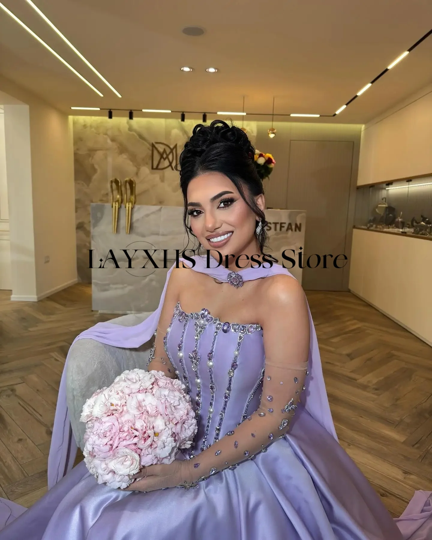 Olśniewające fioletowe suknie wieczorowe bez ramiączek, linia A, zdobione koralikami, odpinane koronkowe długie rękawy, rozcięcie z boku, suknie na studniówkę szyte na miarę.