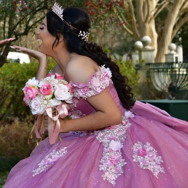 فستان Quinceanera وردي لامع مخصص للمكسيك فستان حفلة مطرز بالخرز ثلاثي الأبعاد مزين بالزهور الحلو 16 فيستدوس دي 15 أنوس YQD470