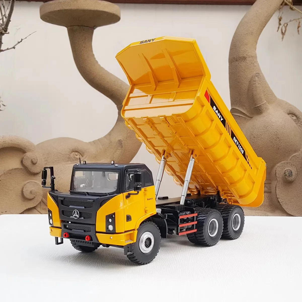 Diecast 1:35 Scale SANY SKT105S Dump Mining Truck Alloy Car  Model Collection Souvenir Display Ornaments Vehicle Toy