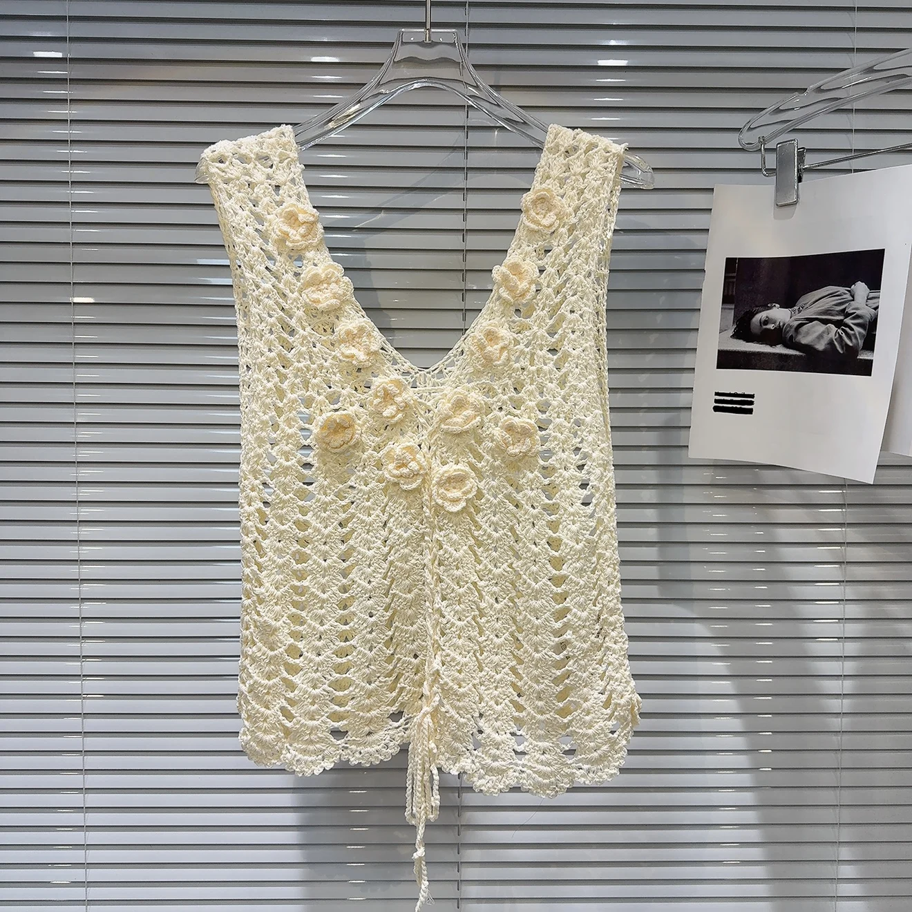 

Милое лето 2025, модный вязаный жилет, женский ажурный дизайн с 3D цветочным узором, свободный крой, повседневный крой