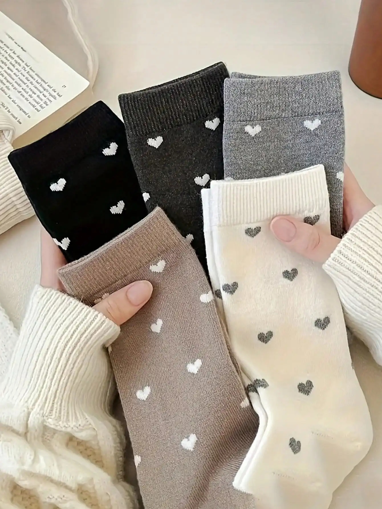 

10 пар черно-белых женских носков до середины икры в форме сердца, спортивных носков в стиле ретро, подходящих для осени и зимы.
