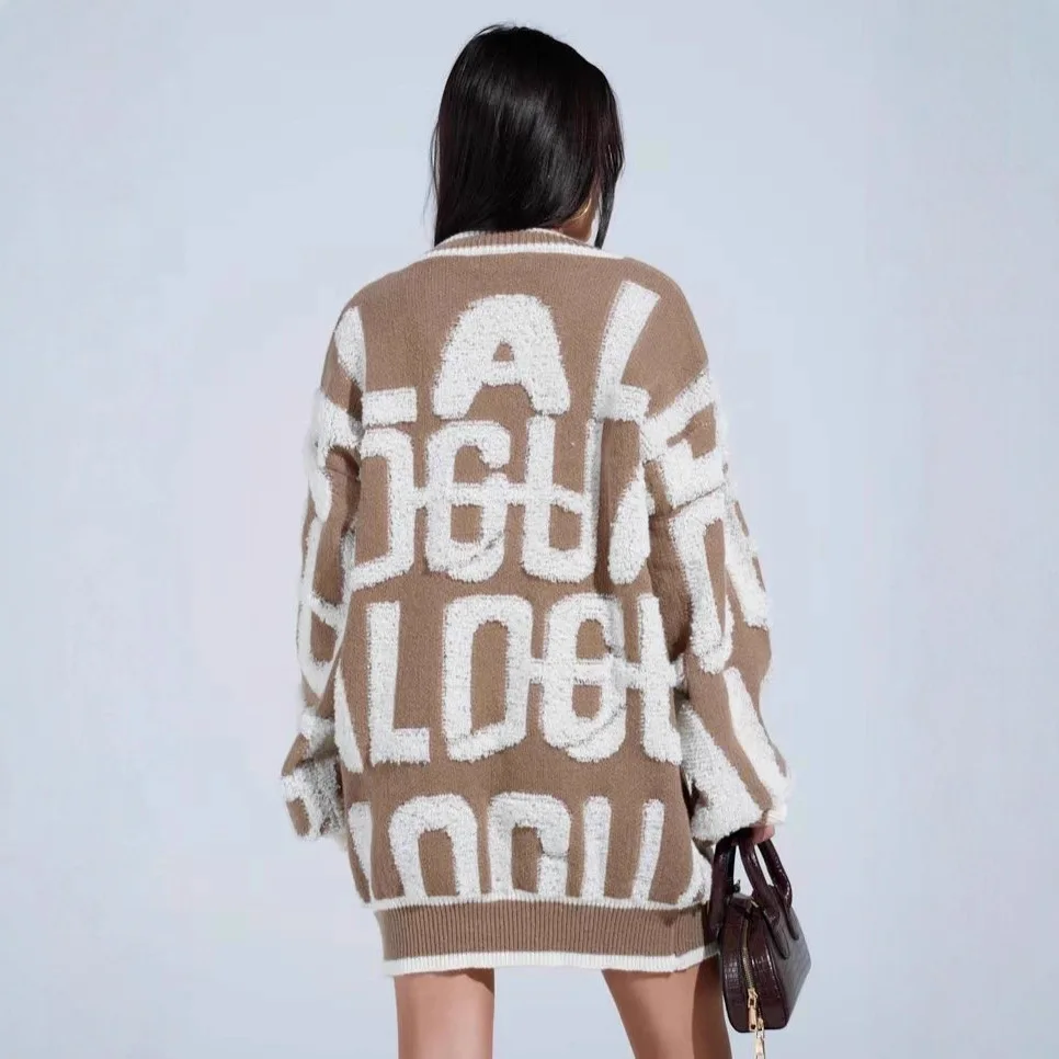 Herfst Temperament Woon-werkverkeer Dames Halflange Gebreide Trui Modieuze Letter Geborduurde Losse Losse Trui Met Lange Mouwen