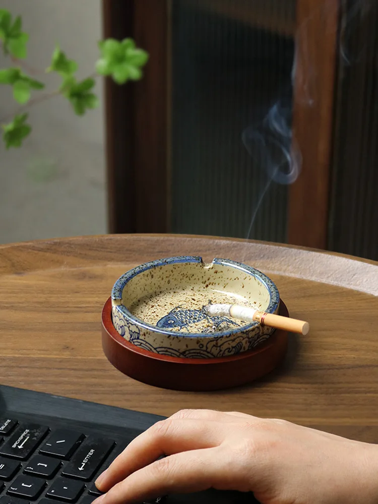 Japanese style ashtrays, home ceramics, retro anti fly ash, covered office ashtrays, personalized wind proof, fashionable and