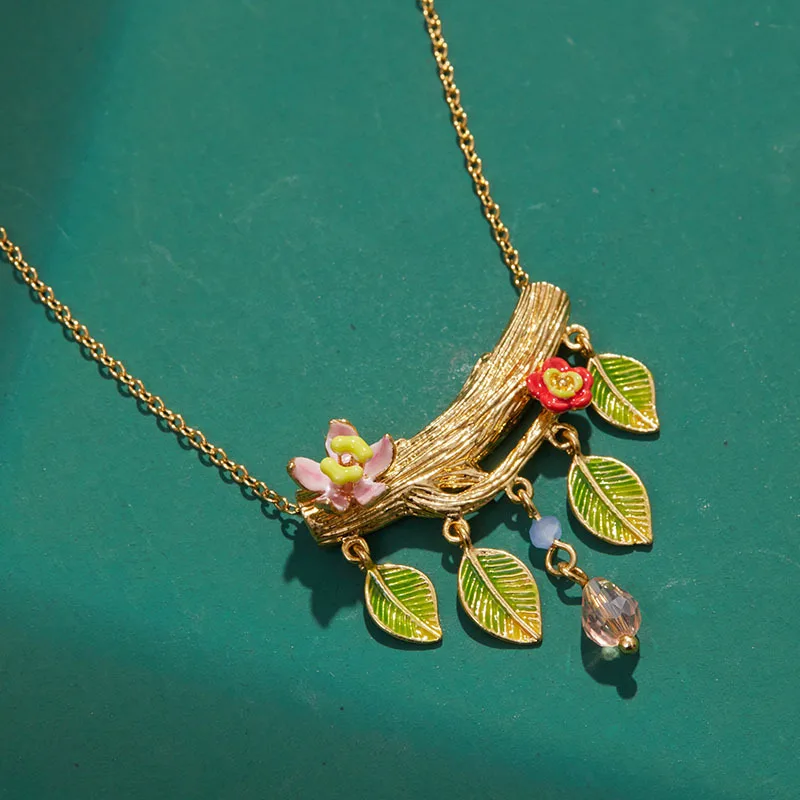 

New Retro Style Red Flower Green Leaf Tassels Old Tree Root Dangle Necklace Forest Sense Glass Beads Charms Necklace for Women