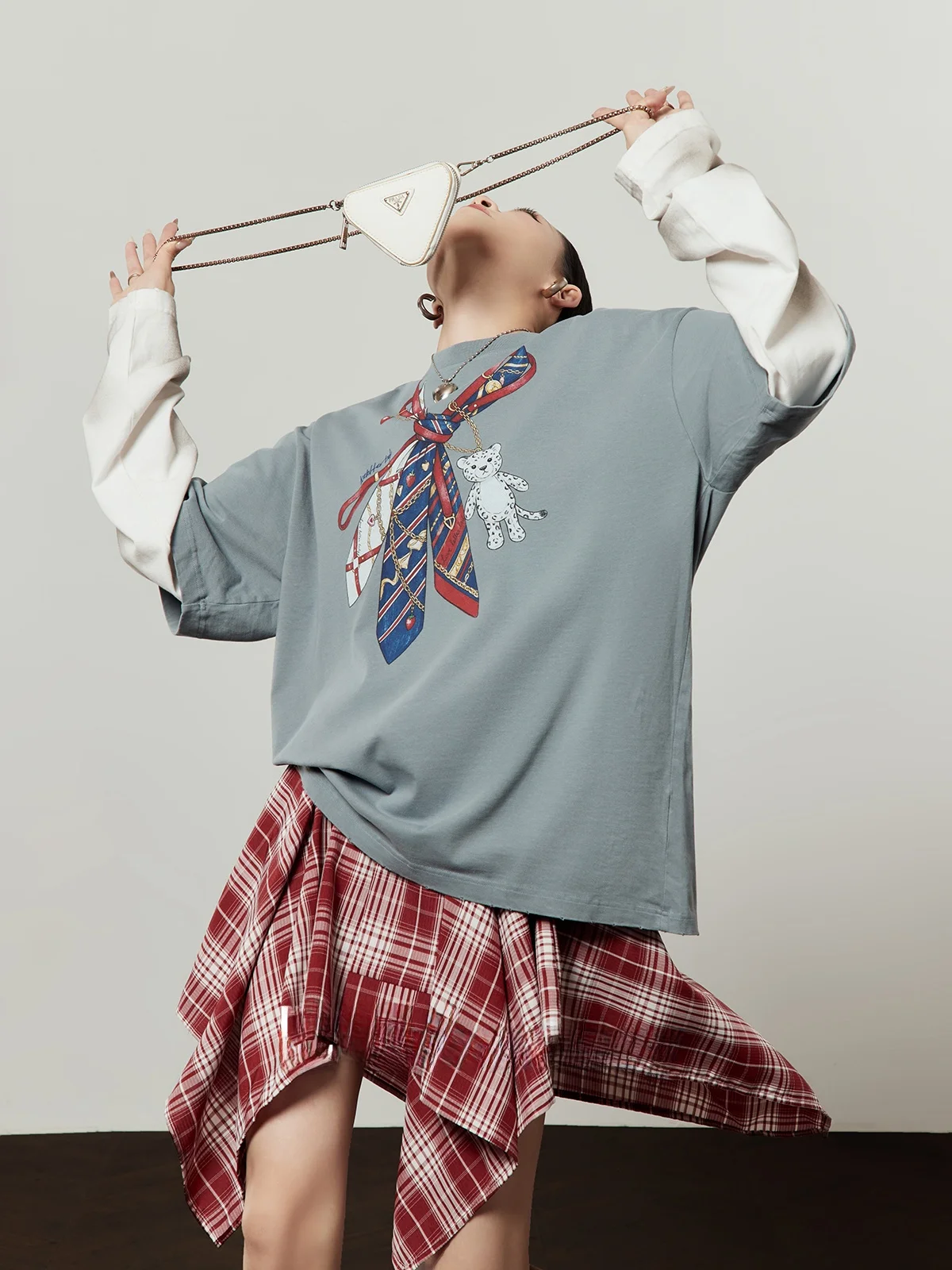 

Повседневная свободная женская футболка с длинным рукавом и принтом в виде цепочек-шарфов, весна 2026, новинка, удобный дышащий модный топ