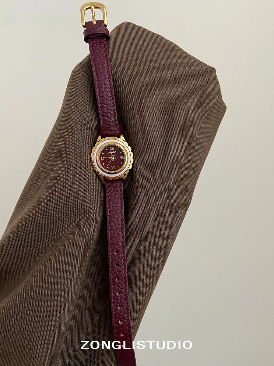 Stylish And Luxurious Women'S Watch, Vintage Design, Leather Strap, A Perfect Gift For Women. High-Quality Women'S Wristwatch.