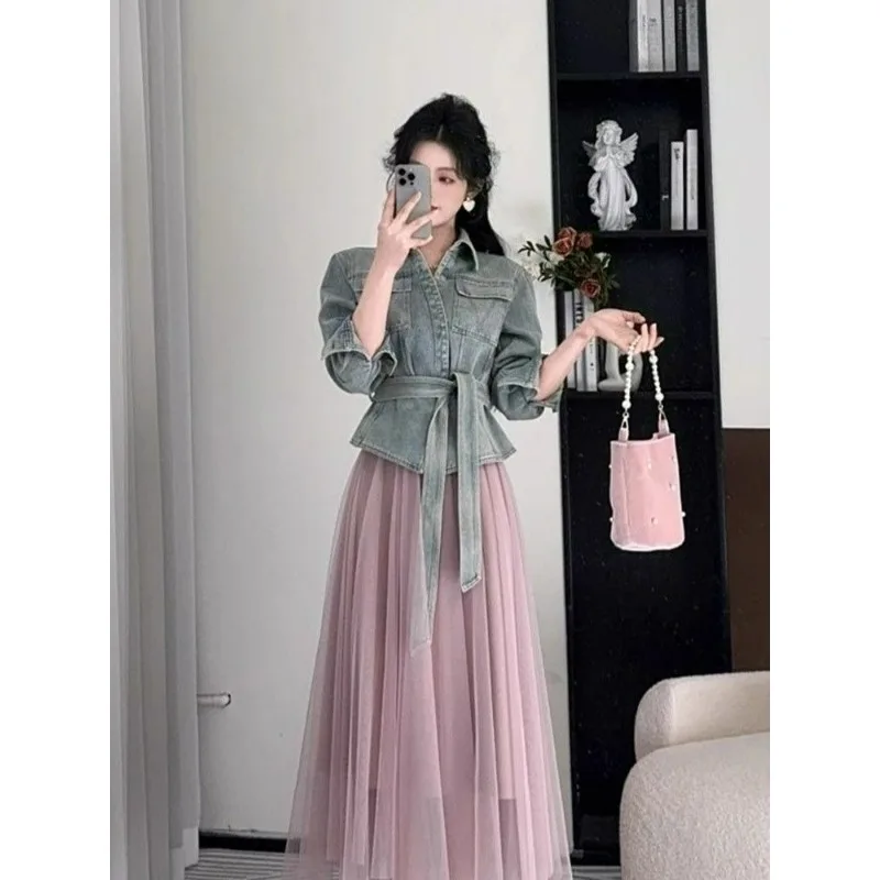 เสื้อแจ็คเก็ตยีนส์สไตล์ยุโรปและอเมริกาสำหรับผู้หญิง ดีไซน์เรโทรสุดหรู แฟชั่นใหม่สำหรับฤดูใบไม้ร่วง ทรงเอวสูง สายคาดบาง ถอดออกได้ แบบคาร์ดิแกน