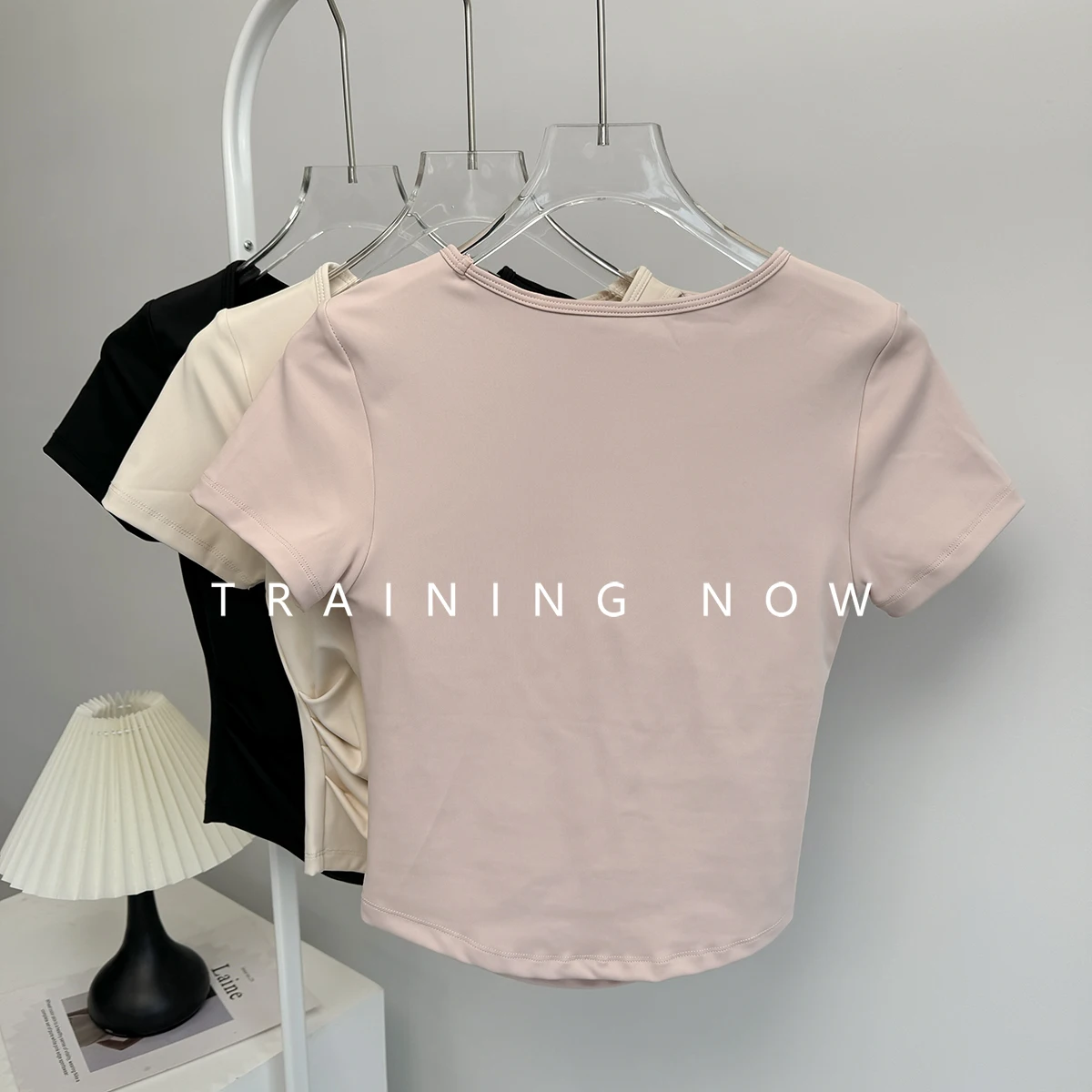 

short-sleeved top with a built-in bra for women, breathable and quick-drying for summer morning runs, slimming and formfitting