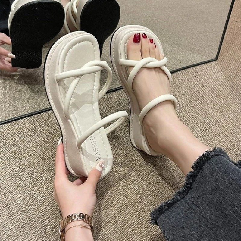 Female Slippers 2024 New Fashion Round Head Toe Pullover Thick Sole Slippers for Women External Wearing Cool Slippers for Women