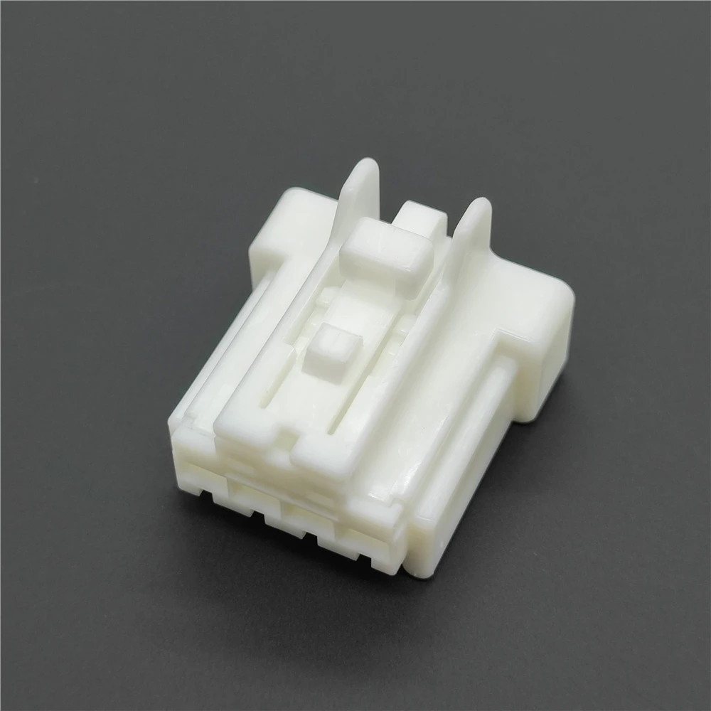 Original 6098-6945 4PIN Automobile Connector Plug Housing Genuine 4PIN Car Connector Housing Directly from Stock