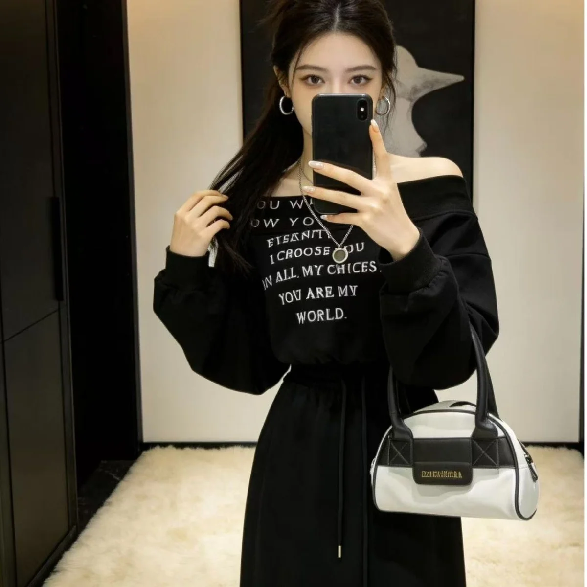 

Сексуальный комплект из свитшота на одно плечо и юбки с высокой талией, элегантный осенний наряд в повседневном стиле, удобный, из полиэстера.