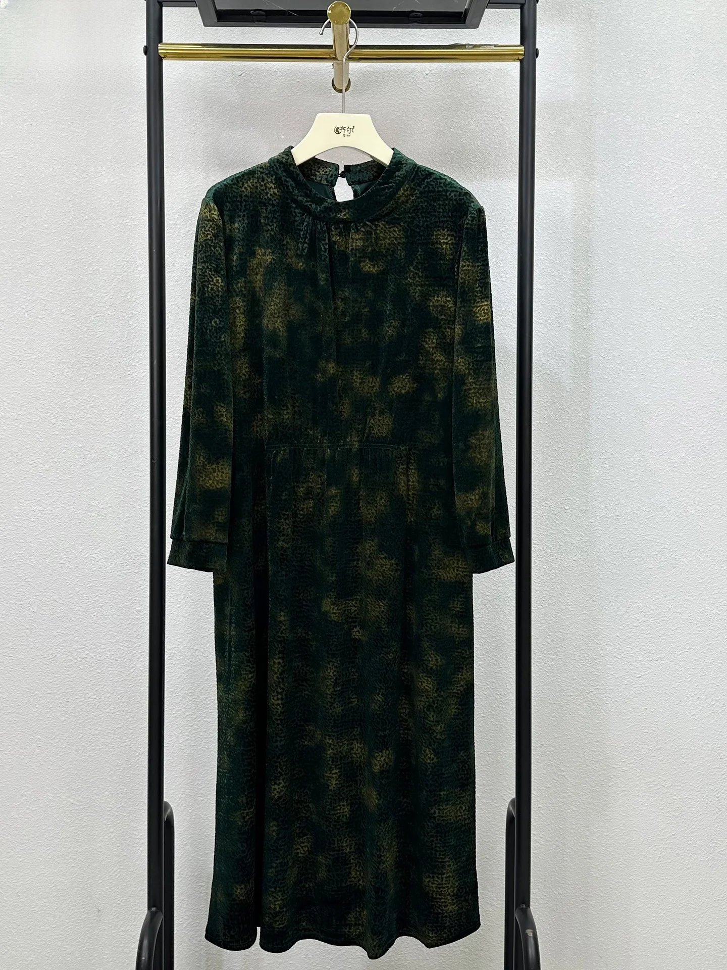 

Новинка! Модное шелковое бархатное платье свободного кроя с эластичной талией для женщин среднего возраста. Осенняя коллекция.