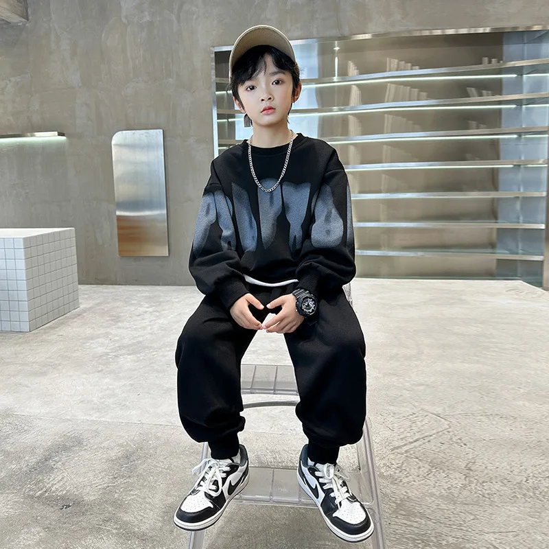 

Boys' spring and autumn trendy sweatshirt 2025 new style children's boys' cool and casual pants, a 2-piece set of top and pants