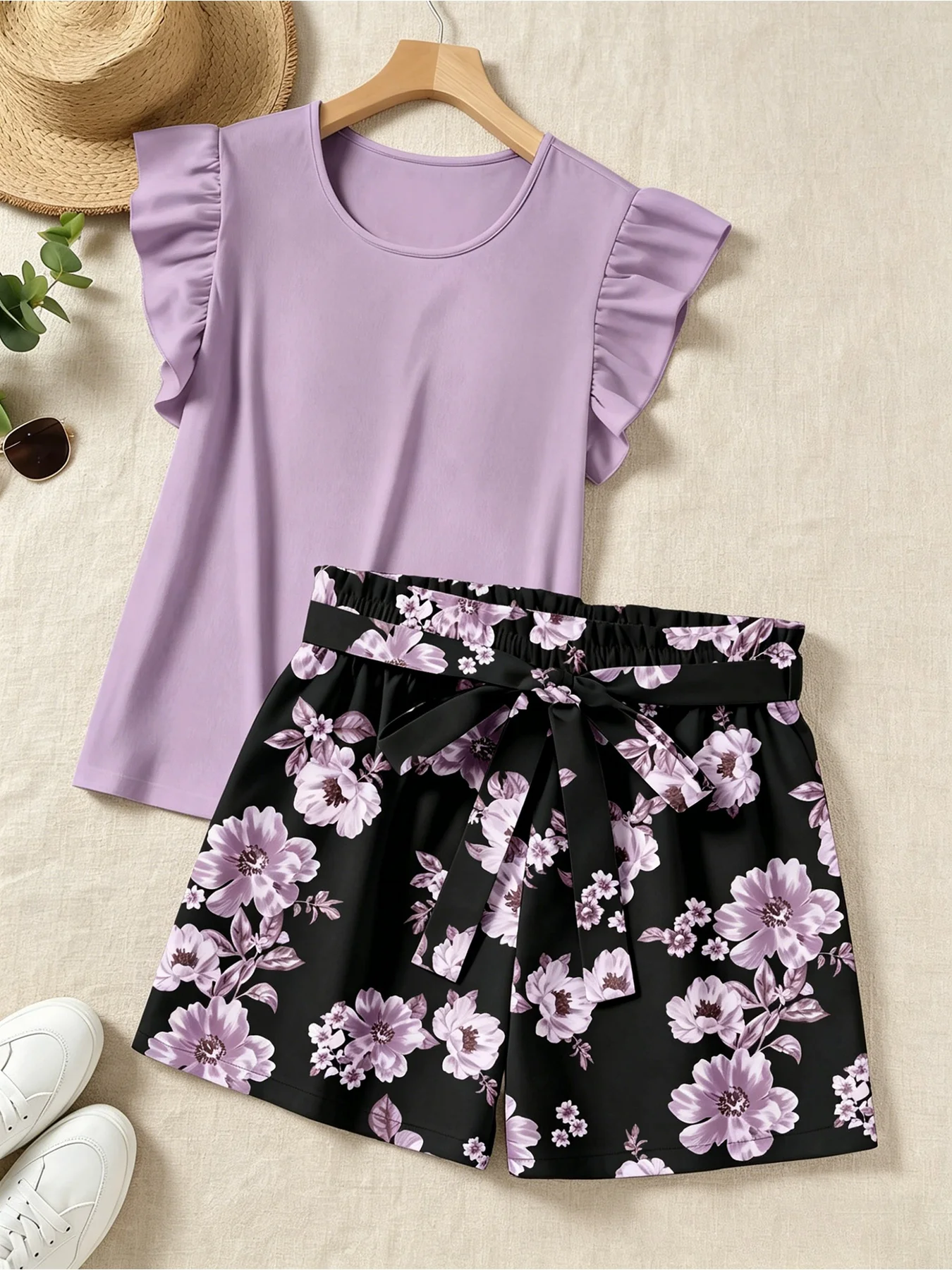 

Leisure vacation women's plus size women's ruffled fly sleeve top+black bottom small floral print shorts set two-piece set