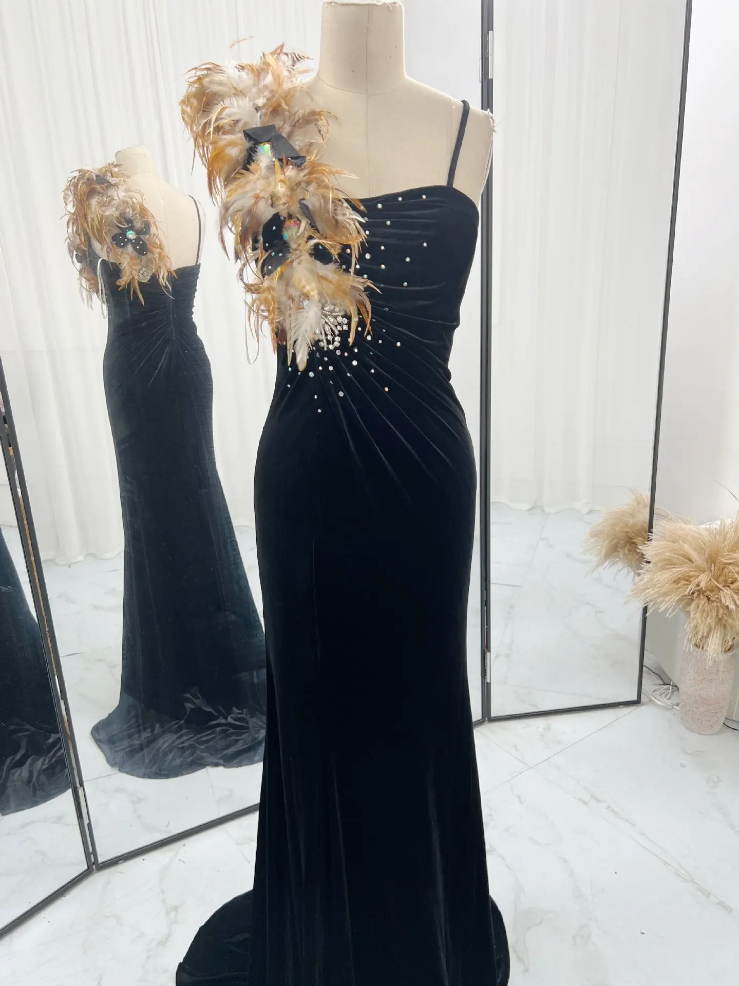 Black Fashion Suspender Feather Velvet Tail Slim Mermaid Evening Dress M1406