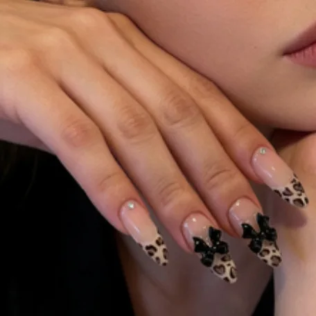 24 uñas almendradas medianas con diseño de leopardo y lazo 3D, francesas con diamantes, para damas 2