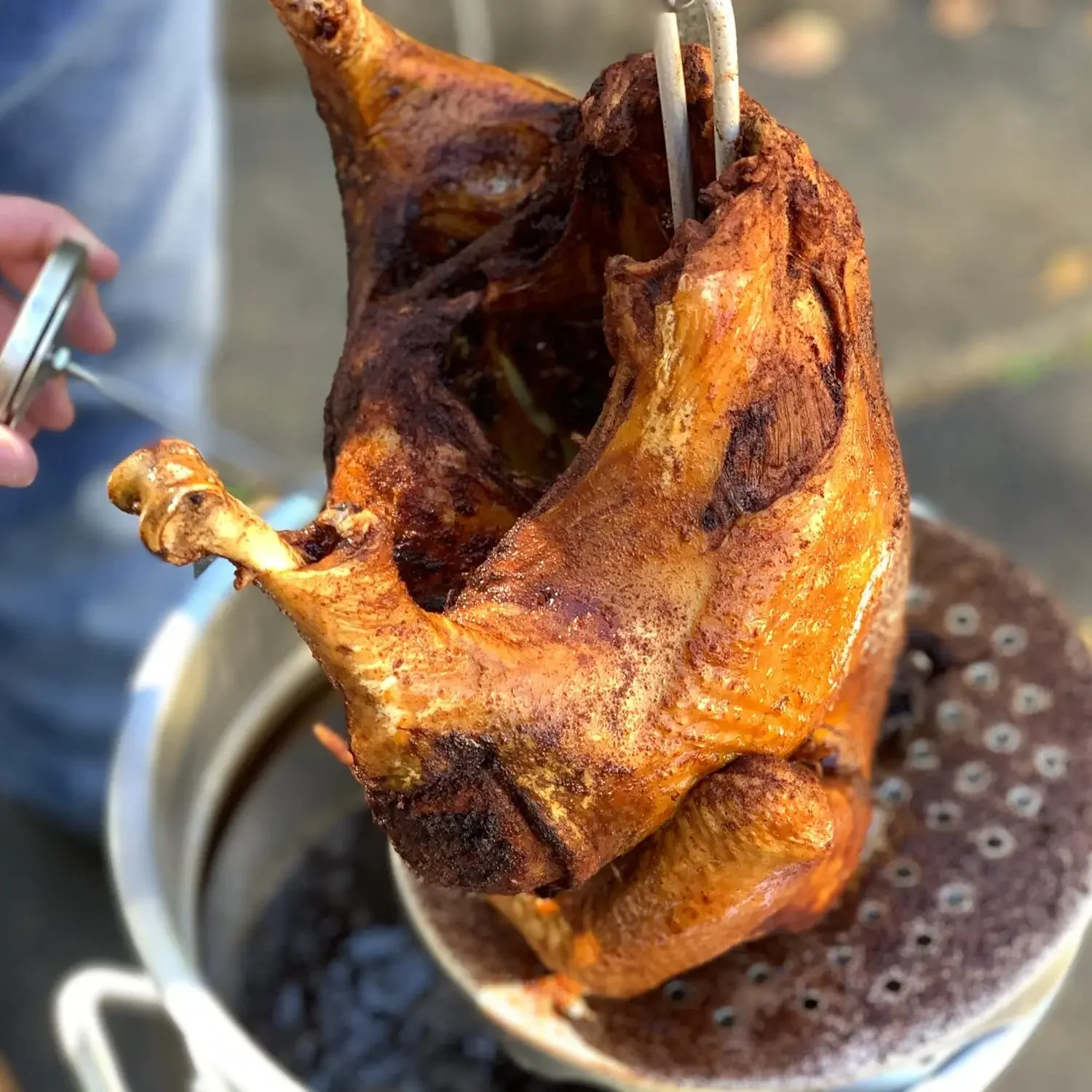 Bayou Classic 200-440 44-qt Stainless Turkey Fryer Kit Features 44-qt Stockpot w/Lid Poultry Rack & Lift Hook 14-in Tall