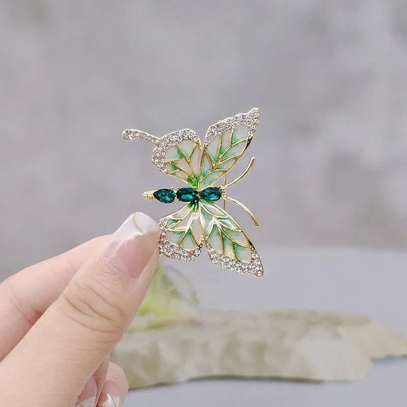 

Высококачественная и нишевая брошь-бабочка со стразами и насекомыми, простая и элегантная, универсальная брошь на лесную тематику.