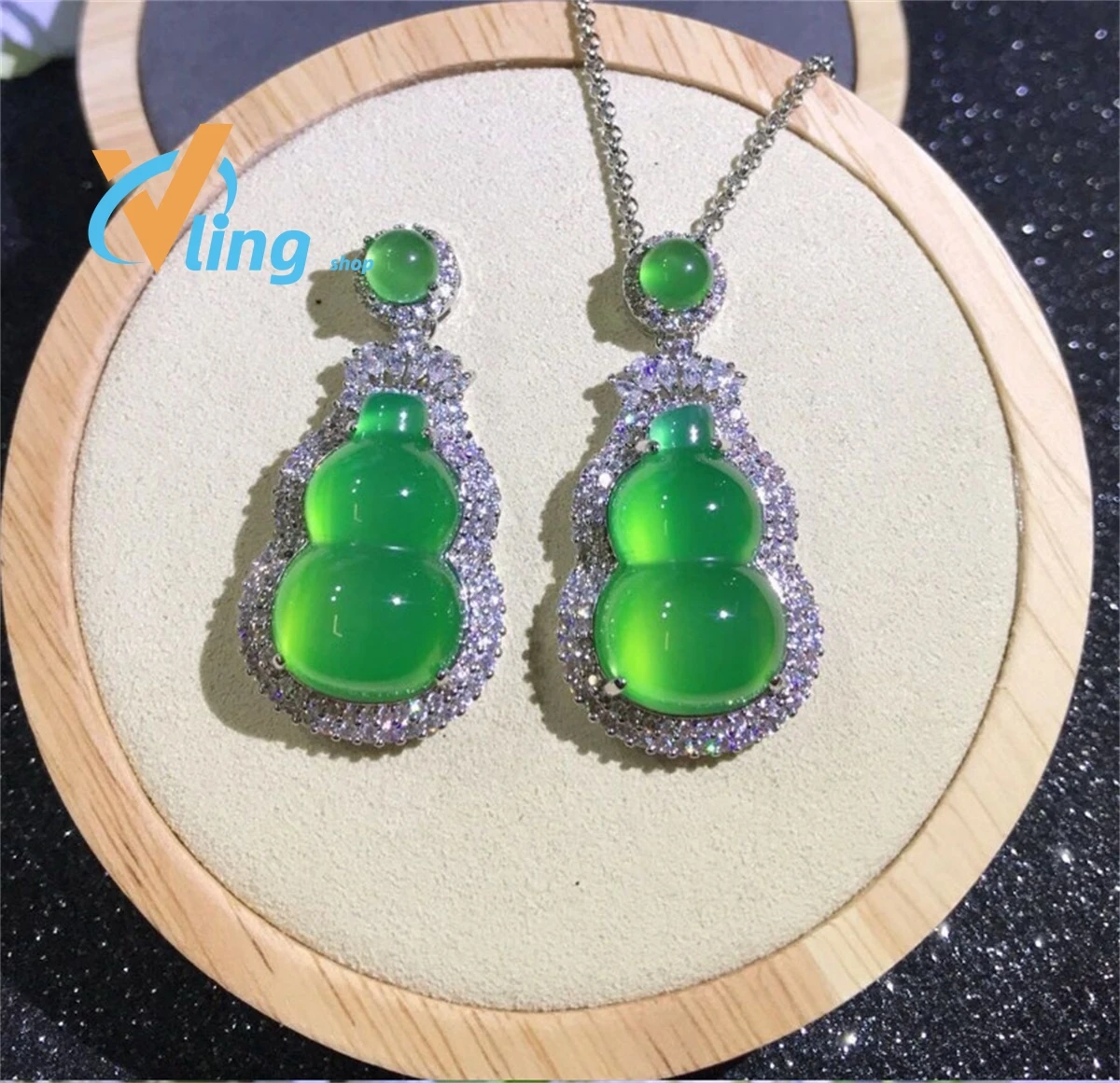 

Wholesale High Ice Chalcedony S925 Silver Inlaid GreenFashion Full Turn Gourd Sweater Chain PendantGift Charm Retro Amulet Women