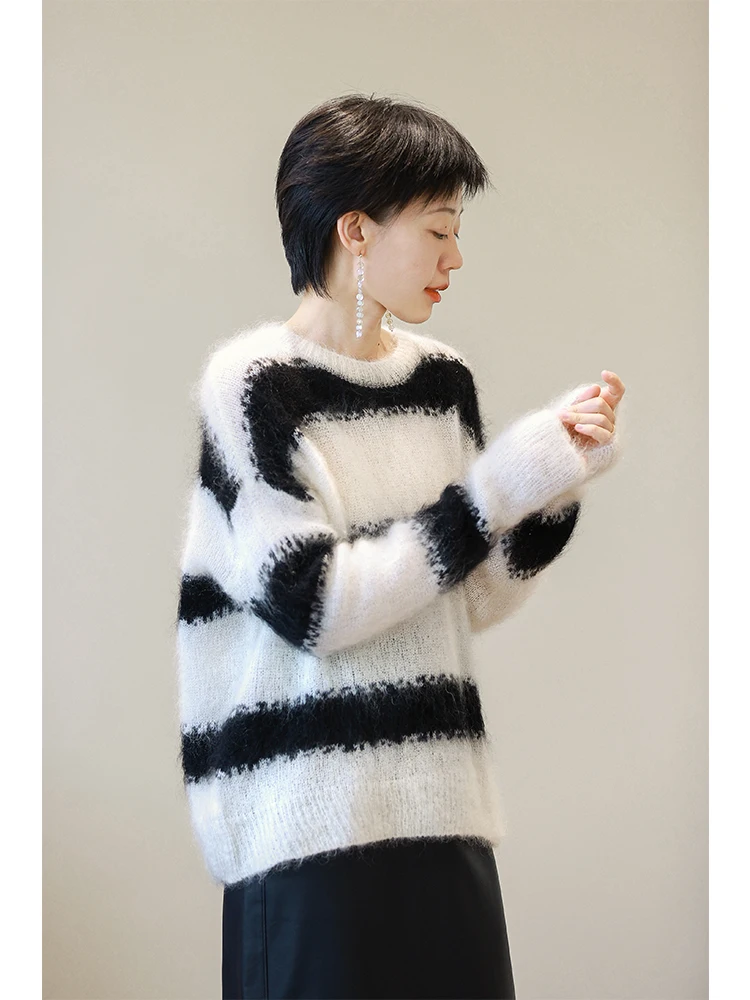 

Новинка осени 2025: Простой вязаный свитер с широкими полосами из верблюжьей шерсти, черно-белый, с круглым вырезом, для женщин