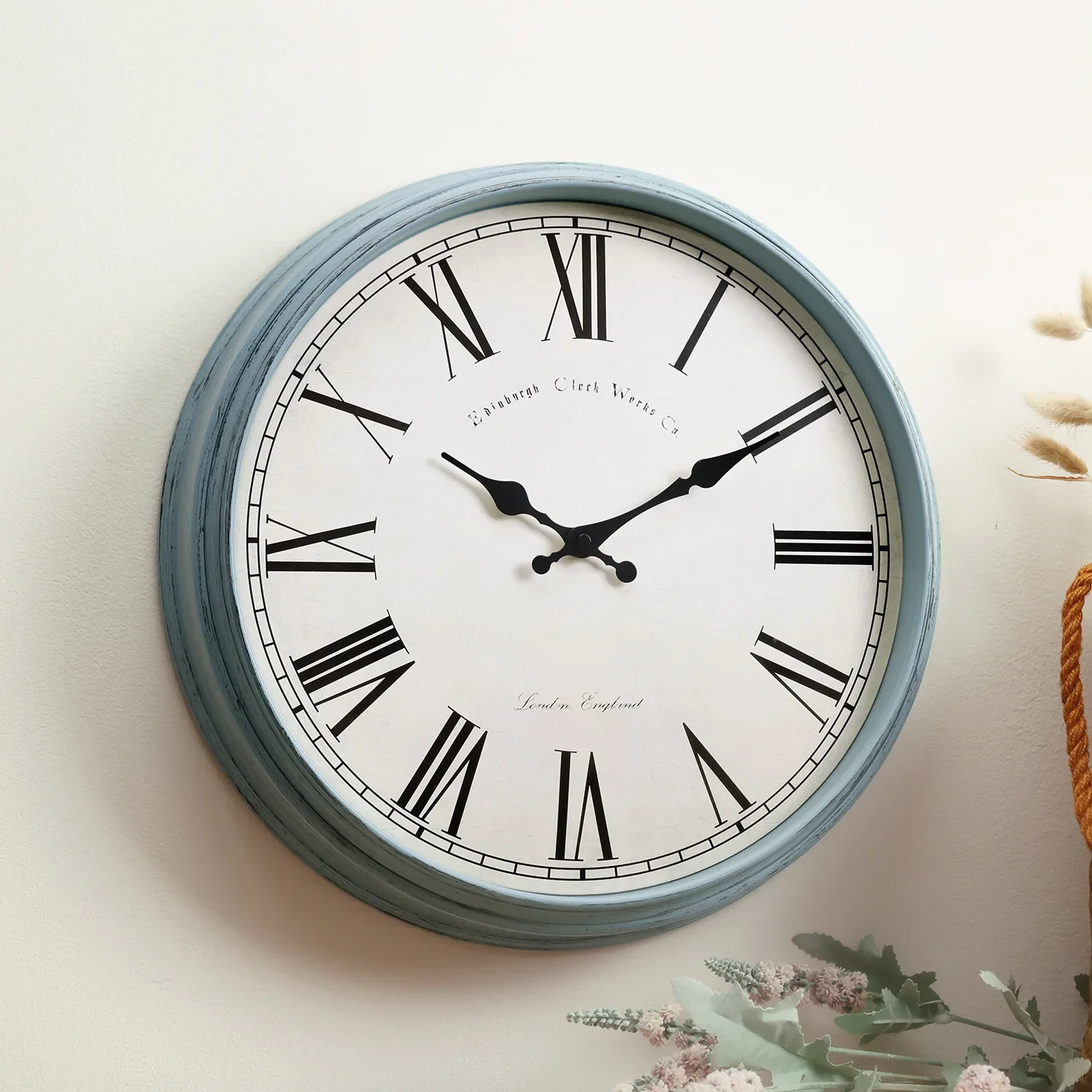 New European Retro Living Room Mute Wall Clock 11 Inch Nostalgic Clock Fashion Creative Hanging Watch Quartz Clock Watch