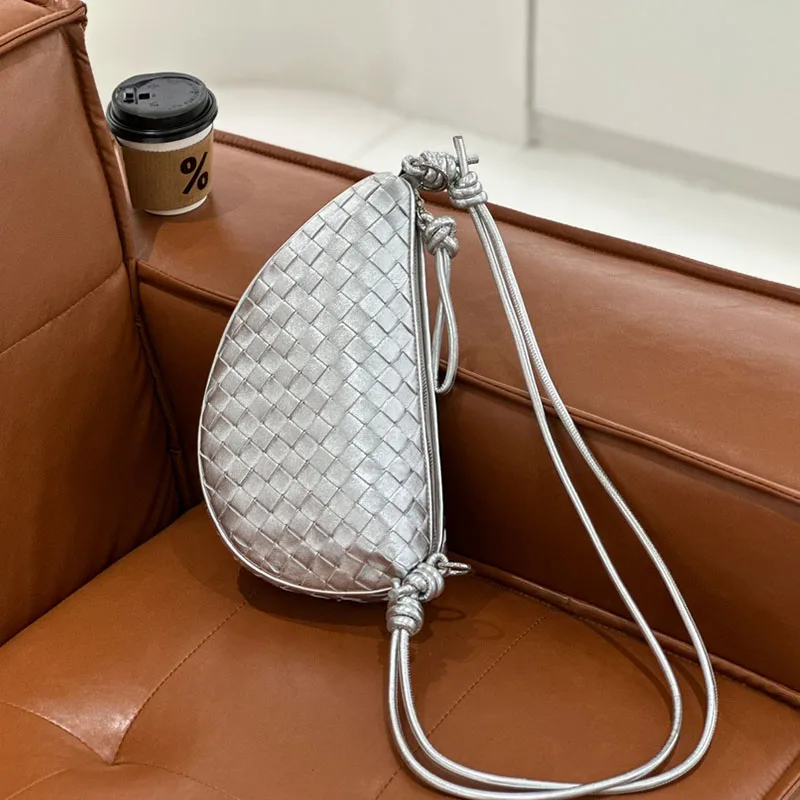 2024 New Summer One Shoulder Brown Woven Bag Women Seaside Sle Retro Premium Genuine Leather Vegetable women\'s bags