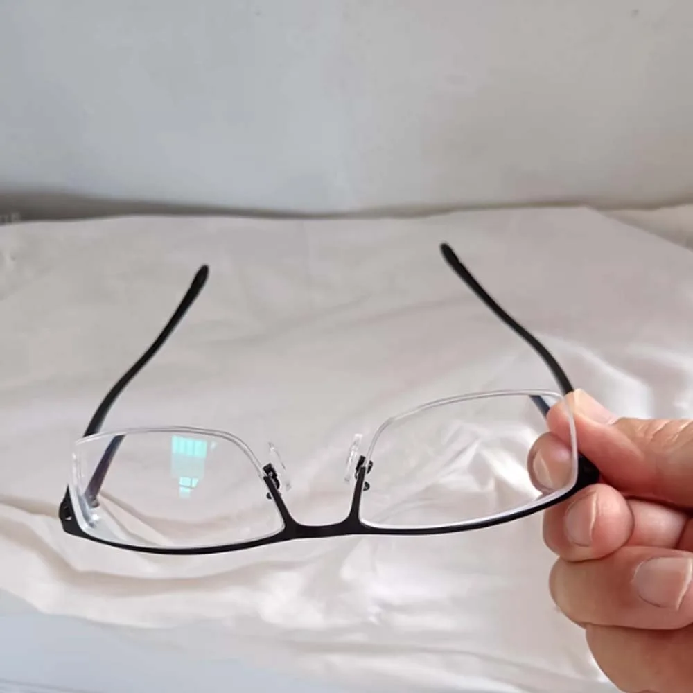 แว่นตาป้องกันแสงสีฟ้าแบบใส โลหะผสม HD ครึ่งกรอบ แว่นสายตาสำหรับธุรกิจ น้ำหนักเบา สำหรับผู้ชาย ใช้สำหรับอ่านหนังสือ