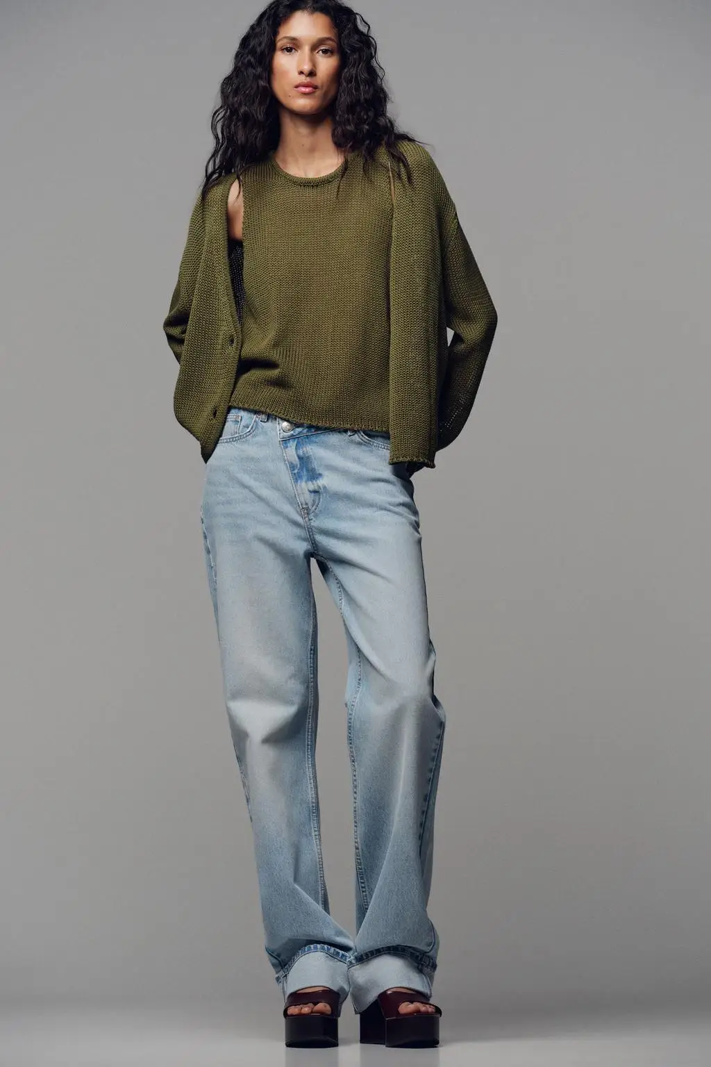 

YY9007 ZA25 осенняя новая женская одежда в европейском и американском стиле, повседневная вязаная куртка с v-образным вырезом и длинными рукавами 2893066