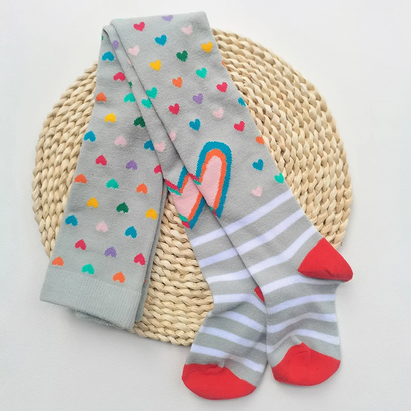 1 Stück Niedliche Gestreifte Strumpfhose mit Herzchen und Blumen für Mädchen, Weiche Dehnbare Kinderstrumpfhose für Kleine Mädchen zum Täglichen Ankleiden – Detail 10