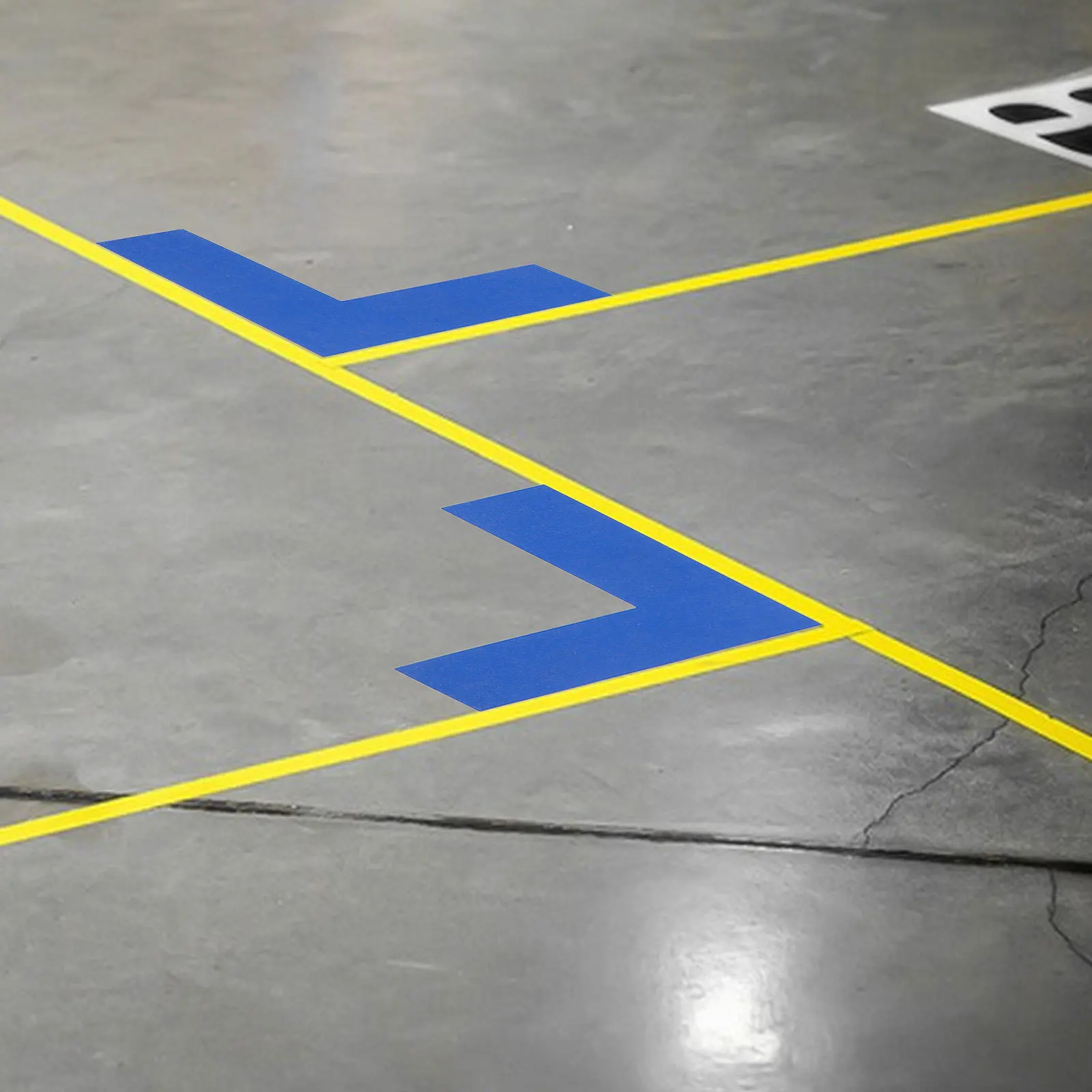 

8Pcs Anti-Slip Floor Positioning Stickers Bright Wear-Resistant L Shaped Markers Safety Tape for Workplace Public Area Floor