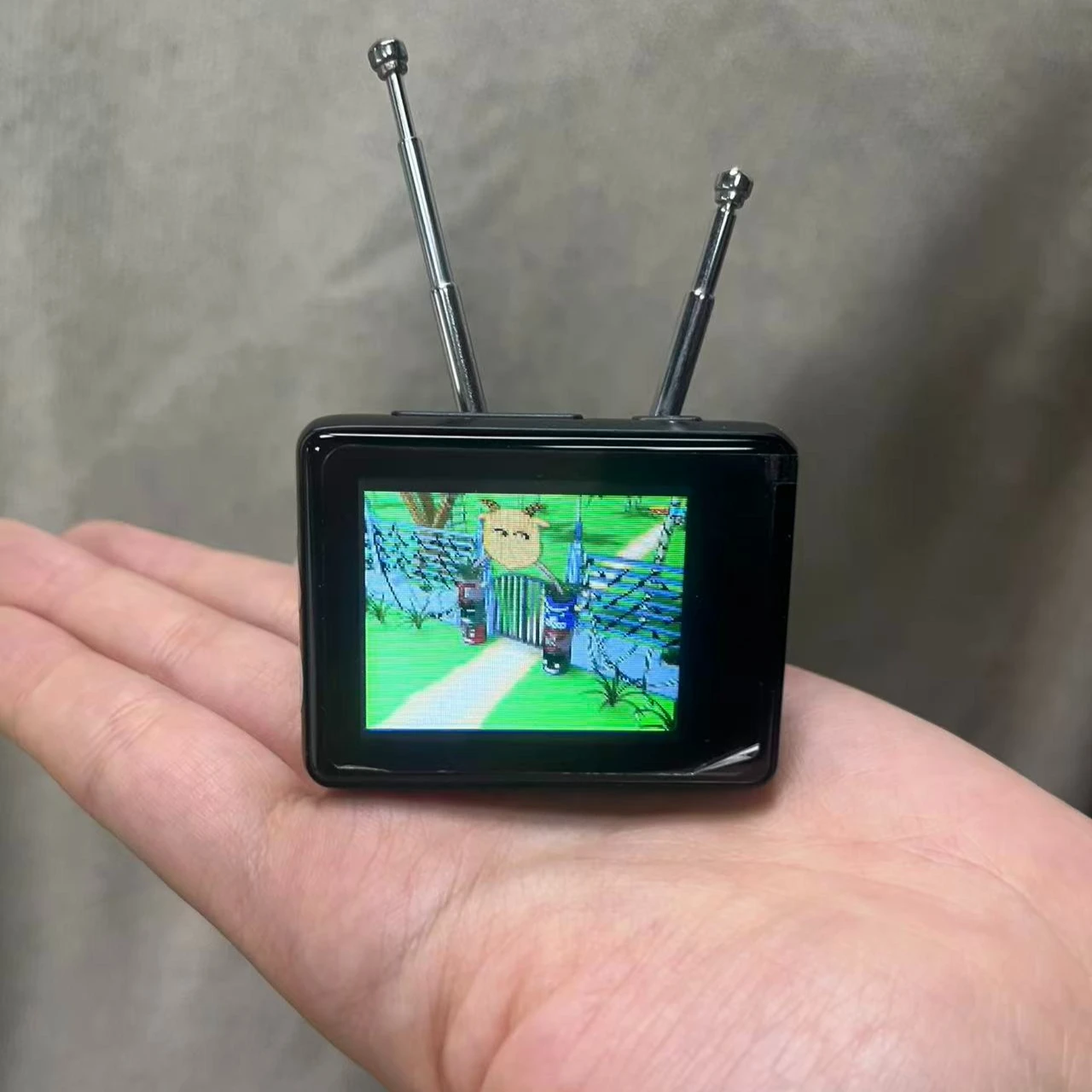 Color Touch Screen Miniature Retro TV Model Custom Video Content Simulation TV for Dollhouse Kitchen Home Art Decor - view 2