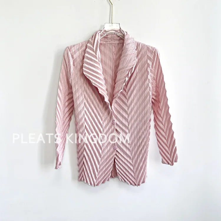 Miyake Plissierte Einfarbige Herbst-Damenjacke, Schlanke Urbane Blazer für Pendler, Herbst 2024 Neu – Detail 11