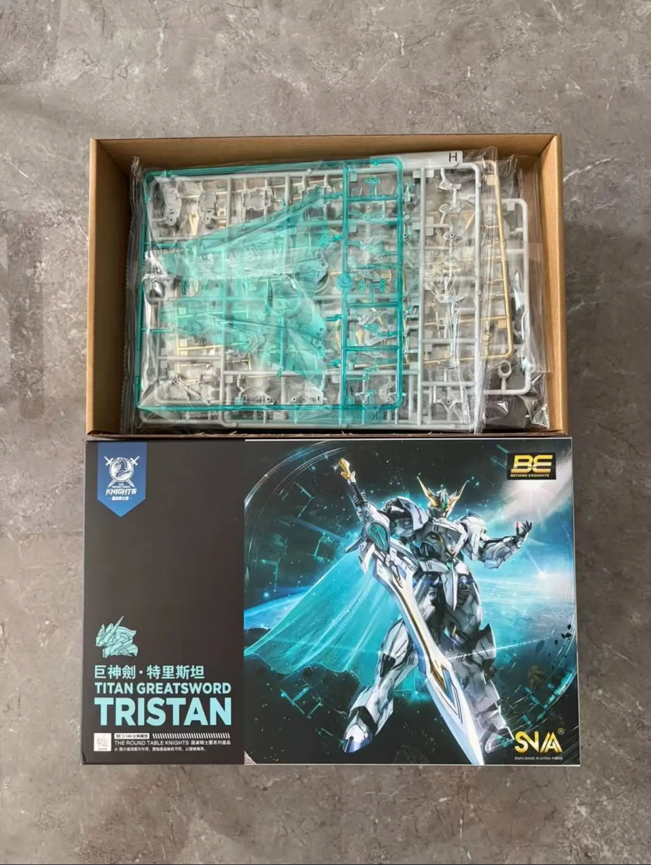 

NEW Original SNAA HG 1/144 SC-002 TITAN GREATSWORD TRISTAN Model The Round Table Knights Figurine Model Pvc Statue Toys Gifts