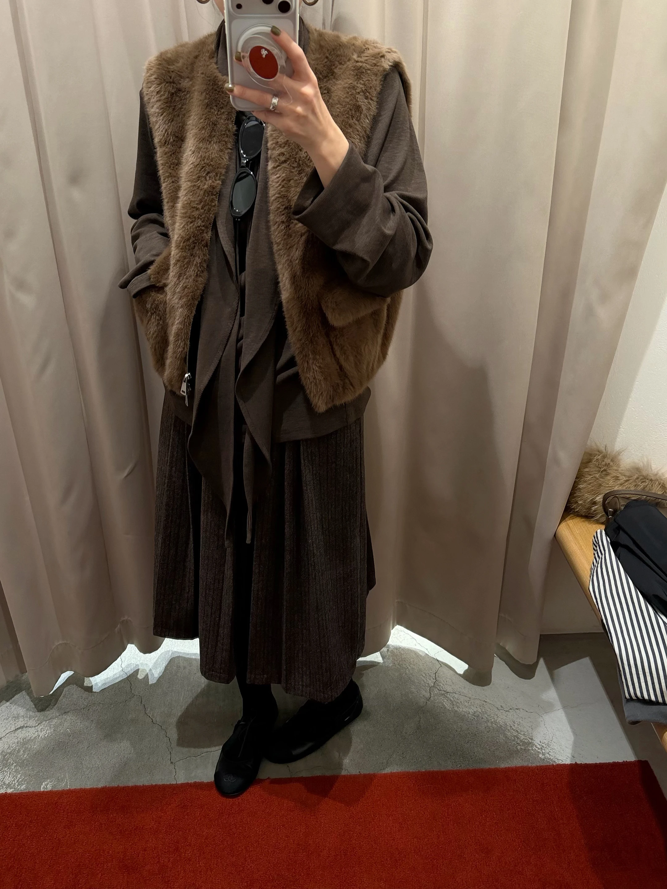 

Elielim Vintage Style Double Pocket Fur Vest Women's Fashionable Eco-friendly Layering Top Warm Color Loose Fit Coat