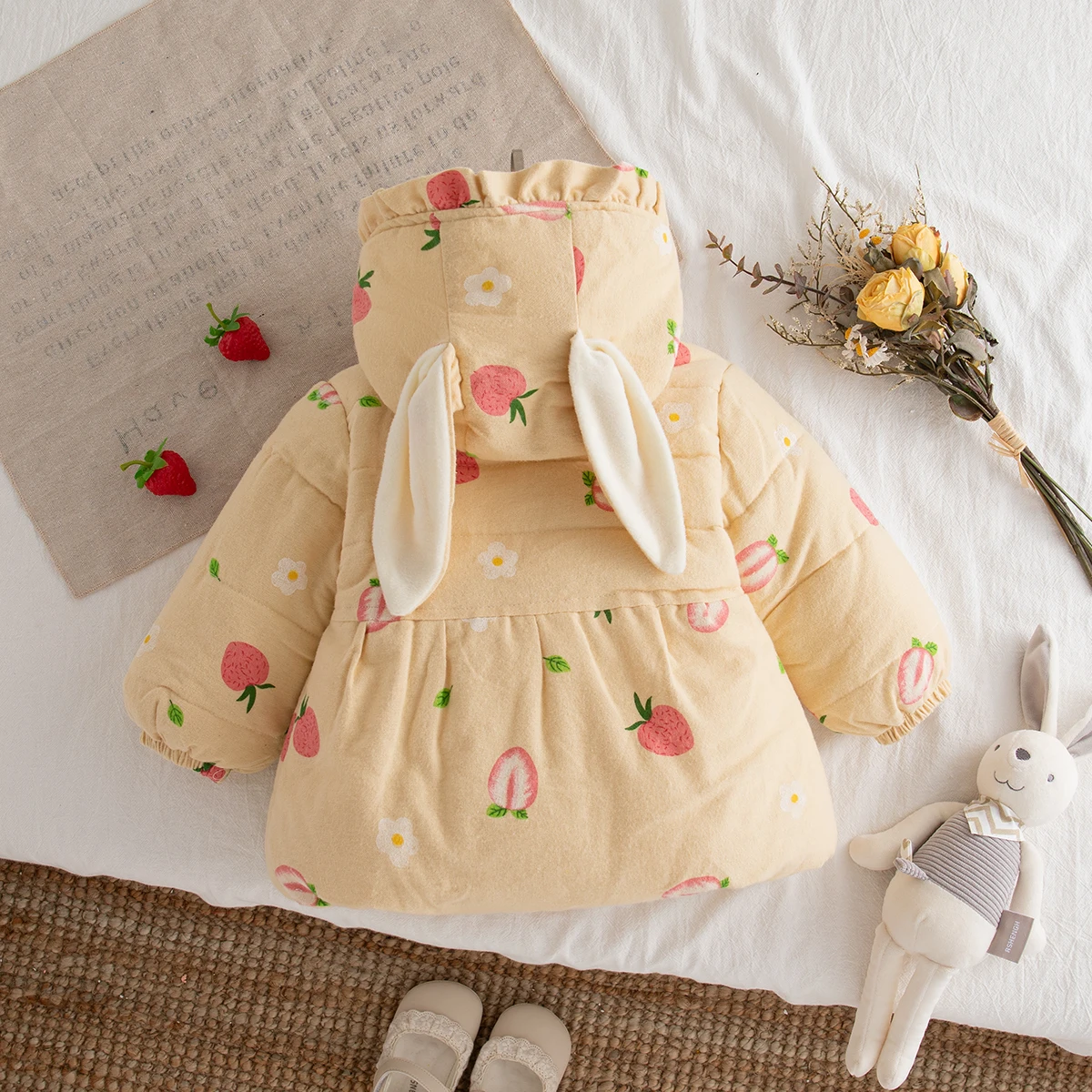 معطف شتوي جديد للفتيات الصغيرات على شكل فراولة حلوة، قبعة لطيفة سميكة ودافئة، ملابس أطفال بأكمام طويلة (9 أشهر - 3 سنوات)