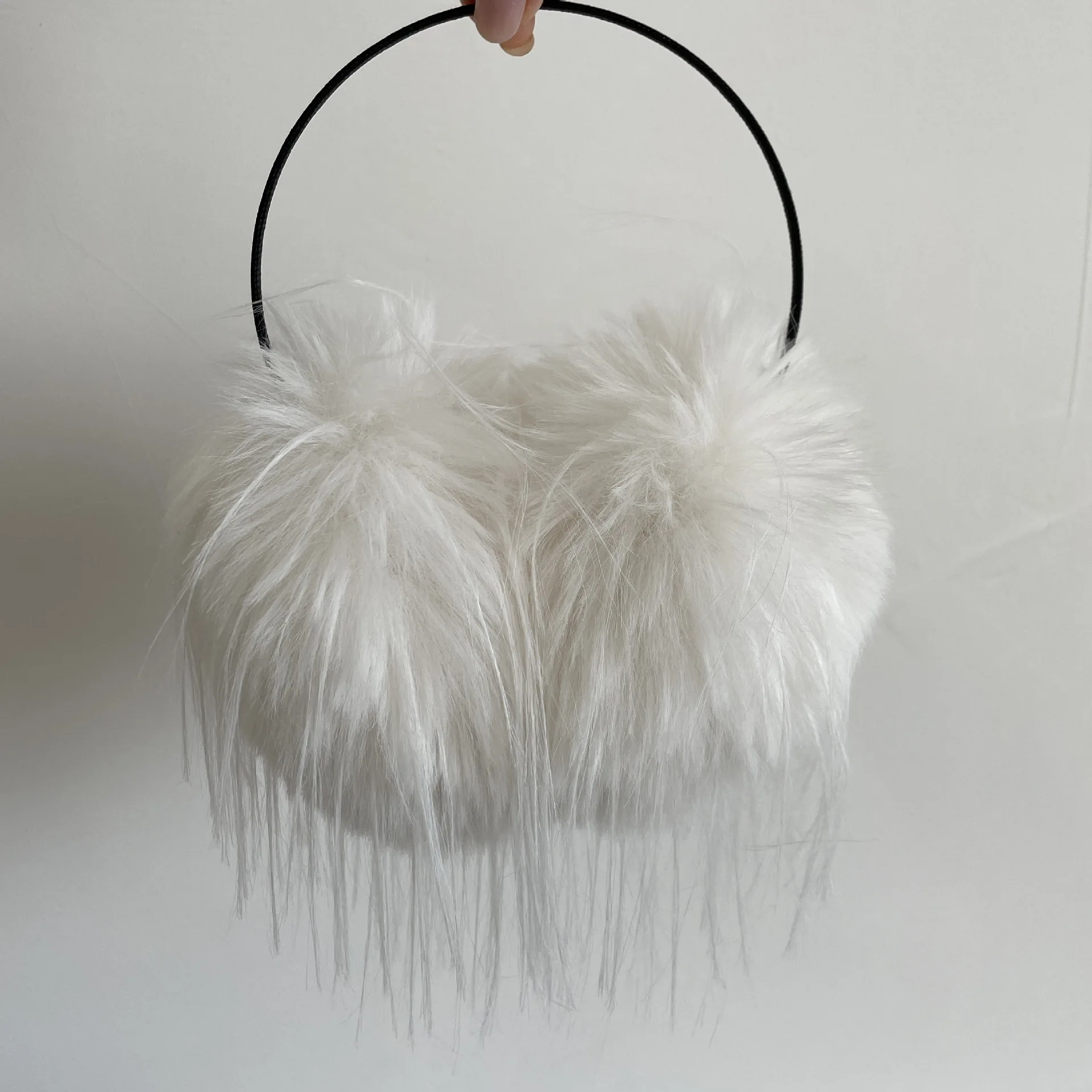 شرابة طويلة الشعر أفخم غطاء للأذنين 2025 الشتاء سميكة الدافئة غطاء للأذنين موضة شعبية في الهواء الطلق اكسسوارات غطاء للأذن